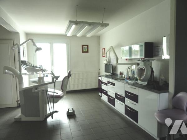 NEUILLY SAINT FRONT - Maison d'habitation de 143 m² avec terrain et garage.