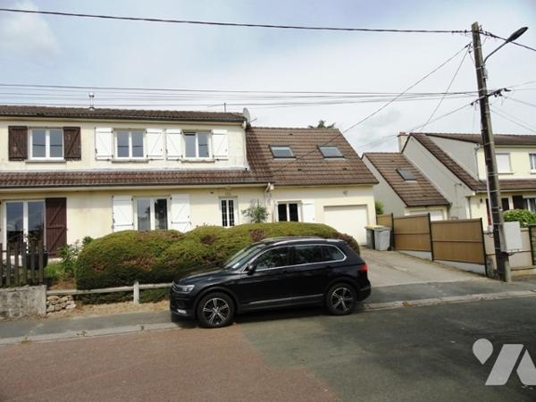 NEUILLY SAINT FRONT - Maison d'habitation de 143 m² avec terrain et garage.