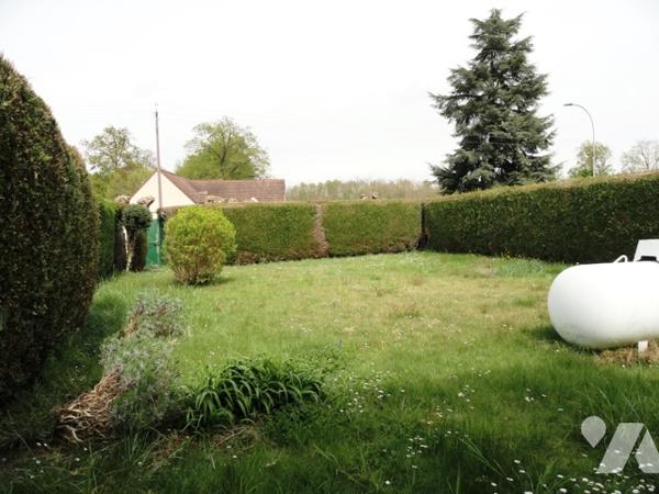 NEUILLY SAINT FRONT - Maison d'habitation de 143 m² avec terrain et garage.