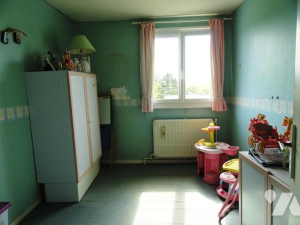 NEUILLY SAINT FRONT - Maison d'habitation de 143 m² avec terrain et garage.