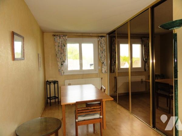 NEUILLY SAINT FRONT - Maison d'habitation de 143 m² avec terrain et garage.