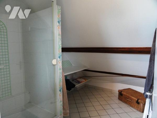 NEUILLY SAINT FRONT - Maison d'habitation de 143 m² avec terrain et garage.