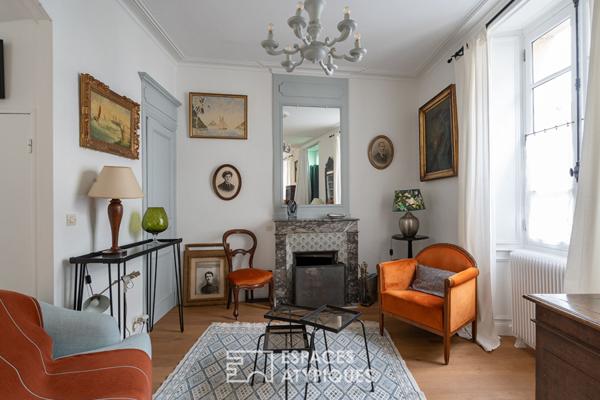 Maison bourgeoise et sa dépendance de charme subtilement rénovées