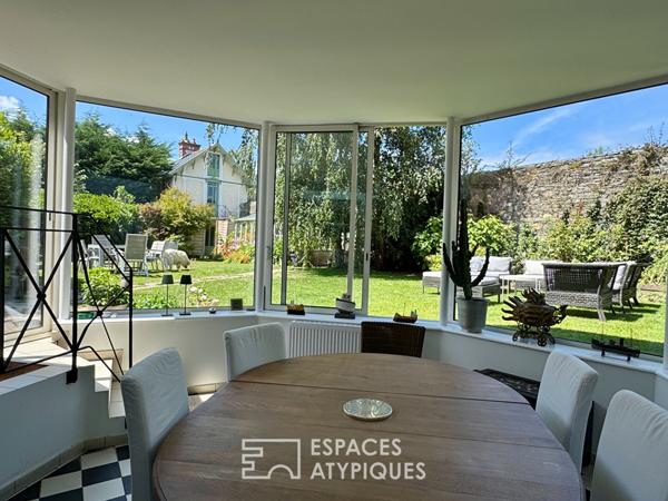 Maison bourgeoise et sa dépendance de charme subtilement rénovées