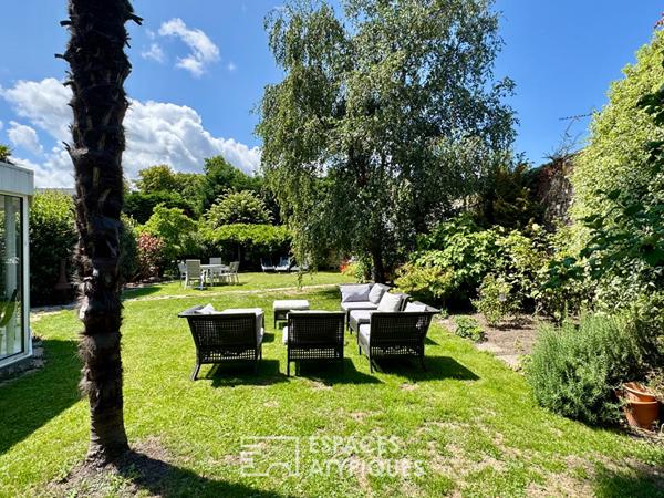 Maison bourgeoise et sa dépendance de charme subtilement rénovées