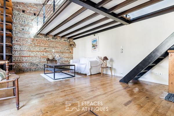 Chartreuse de charme dans le bas de côte pavée