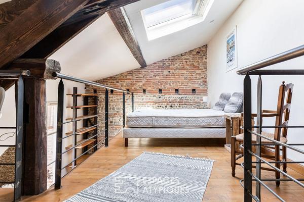 Chartreuse de charme dans le bas de côte pavée