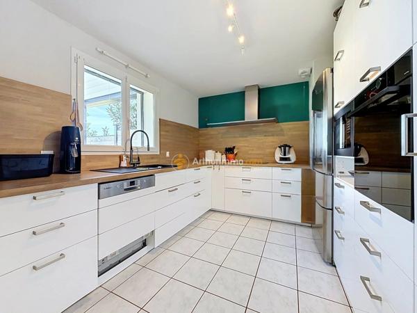 Vente                                                      Maison de village
                        
                     5 pièces                      100 m2                     à Bourgoin-Jallieu