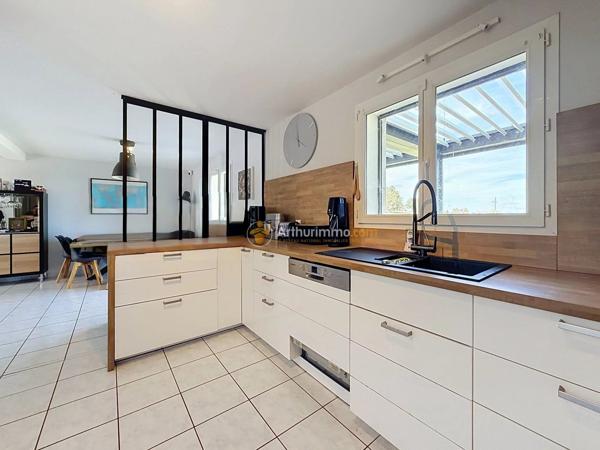 Vente                                                      Maison de village
                        
                     5 pièces                      100 m2                     à Bourgoin-Jallieu