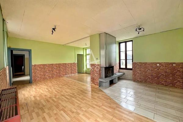 Maison de ville spacieuse et fonctionnelle avec un fort potentiel