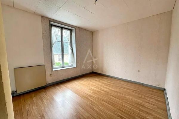 Maison de ville spacieuse et fonctionnelle avec un fort potentiel