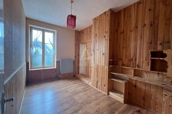 Maison de ville spacieuse et fonctionnelle avec un fort potentiel