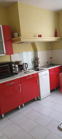 Proximité centre ville Dieppe .Immeuble de 3 Logements Meublé et un garage loué à l'année