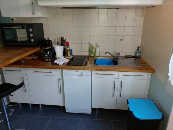 Proximité centre ville Dieppe .Immeuble de 3 Logements Meublé et un garage loué à l'année