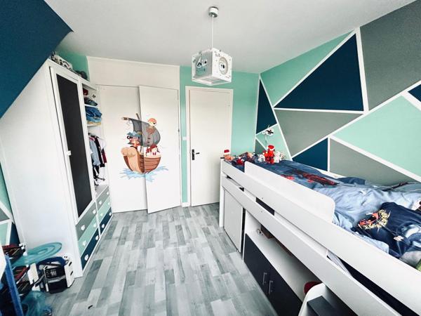 Maison semi individuelle 3 chambres, garage et jardin