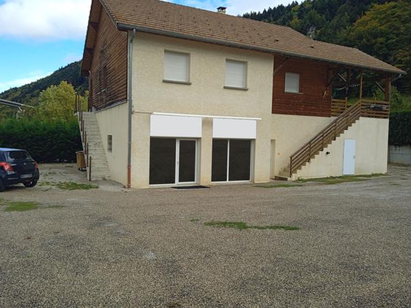 Monestier-de-Clermont (38650) A LOUER ATELIER / BUREAUX 160 m² + PARKINGS 1000 M².
