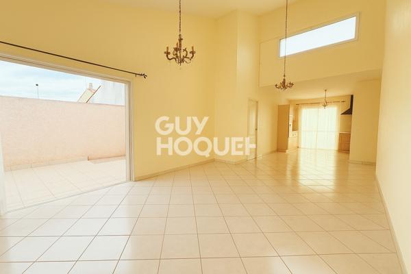 Séjour cathédrale &amp; terrasse sans vis-à-vis – Elne (66)