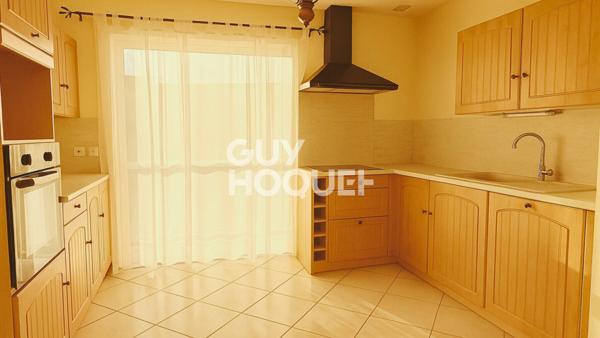 Séjour cathédrale &amp; terrasse sans vis-à-vis – Elne (66)