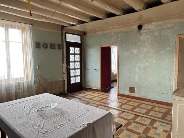 🏡 À Mayet : Maison de village de 101 m² – Terrain