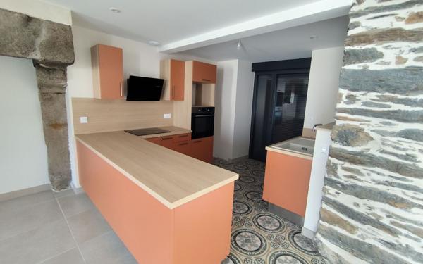 Maison à louer    5 pièces • 111,30 m2 Saint-Thégonnec