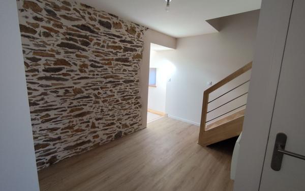 Maison à louer    5 pièces • 111,30 m2 Saint-Thégonnec