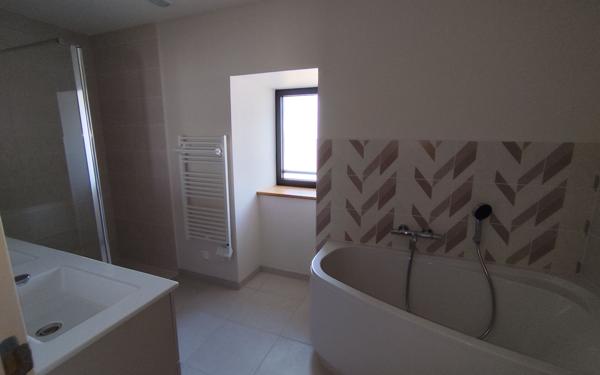 Maison à louer    5 pièces • 111,30 m2 Saint-Thégonnec