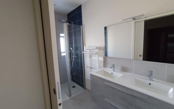 Maison à louer    5 pièces • 111,30 m2 Saint-Thégonnec