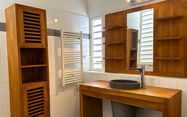 Appartement à louer    5 pièces • 155,91 m2 Schoelcher