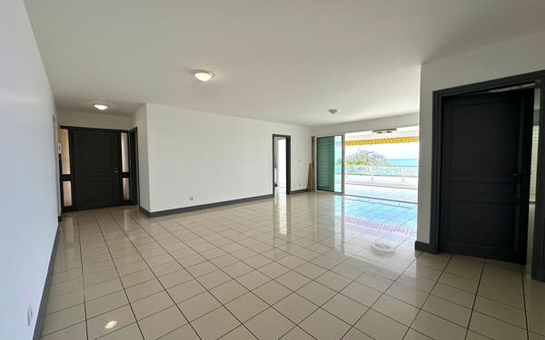 Appartement à louer    5 pièces • 155,91 m2 Schoelcher