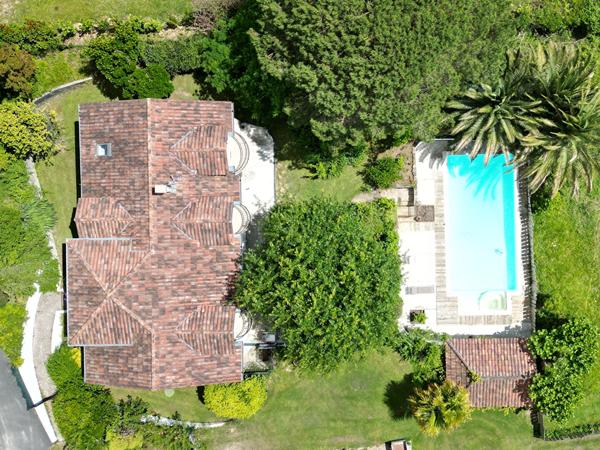 MENDIRA - Maison d'architecte à Arbonne avec vue montagnes
