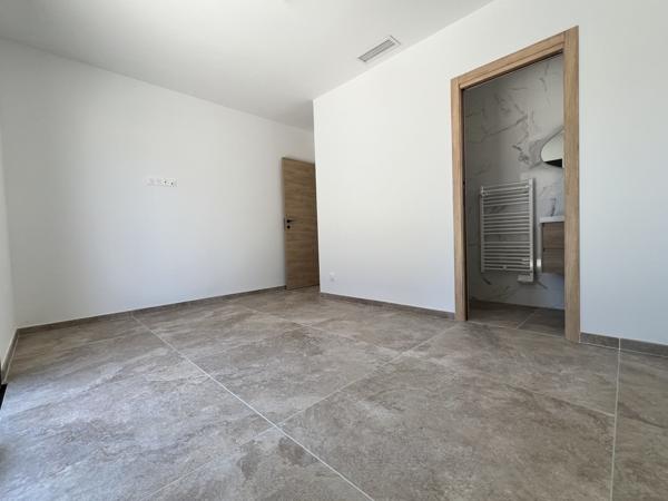 Villa contemporaine 110m2, 3 Chambres avec piscine