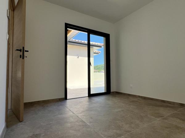 Villa contemporaine 110m2, 3 Chambres avec piscine