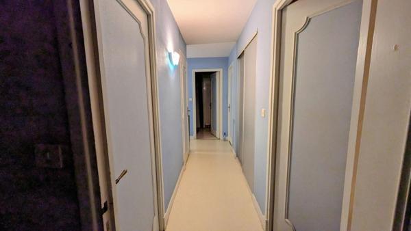 CENTRE VILLE BRASSAC - IMMEUBLE MIXTE APPARTEMENT T6  + FDC de BOULANGERIE