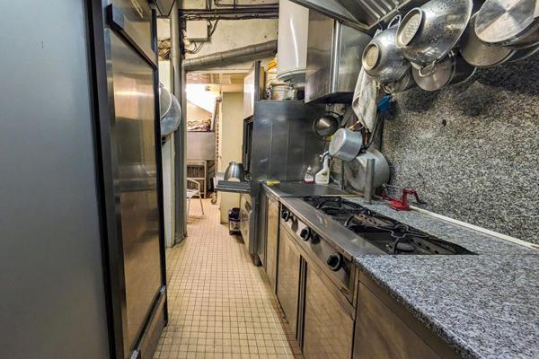 CENTRE VILLE BRASSAC - IMMEUBLE MIXTE APPARTEMENT T6  + FDC de BOULANGERIE