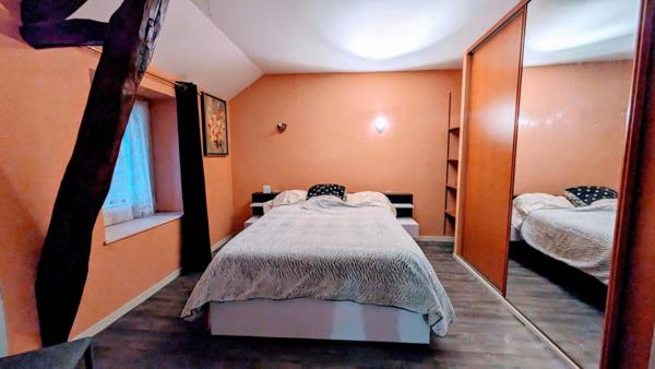 CENTRE VILLE BRASSAC - IMMEUBLE MIXTE APPARTEMENT T6  + FDC de BOULANGERIE