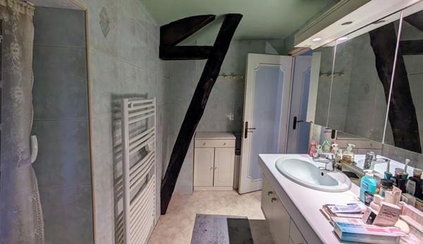 CENTRE VILLE BRASSAC - IMMEUBLE MIXTE APPARTEMENT T6  + FDC de BOULANGERIE