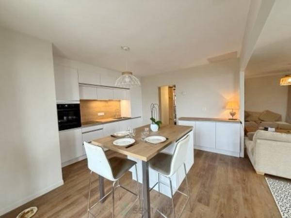 Maison de 170 m² avec piscine sur un magnifique terrain arboré de 5000 m² avec une vue panoramique sur la vallée.