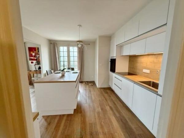 Maison de 170 m² avec piscine sur un magnifique terrain arboré de 5000 m² avec une vue panoramique sur la vallée.