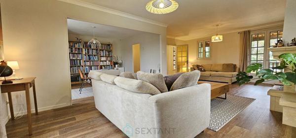 Maison de 170 m² avec piscine sur un magnifique terrain arboré de 5000 m² avec une vue panoramique sur la vallée.