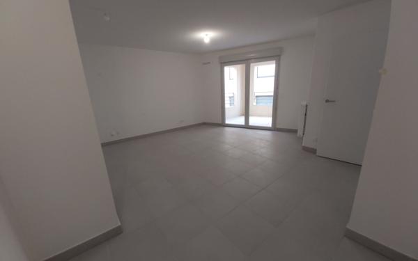 Appartement à louer    3 pièces •  Nîmes