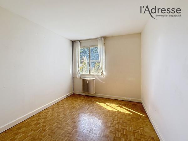 Suresnes - Appartement 3 pièces 65m² - 1 Cave - TERRASSE