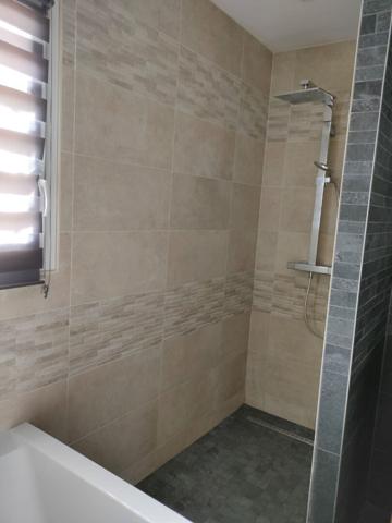 **A 15 minutes de Bergerac ? Maison avec belle vue degagee et piscine**