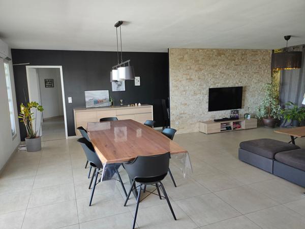 **A 15 minutes de Bergerac ? Maison avec belle vue degagee et piscine**