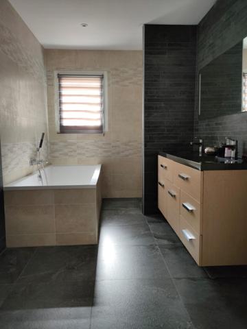 **A 15 minutes de Bergerac ? Maison avec belle vue degagee et piscine**