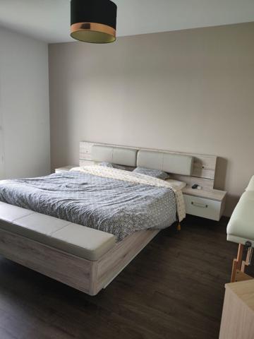 **A 15 minutes de Bergerac ? Maison avec belle vue degagee et piscine**