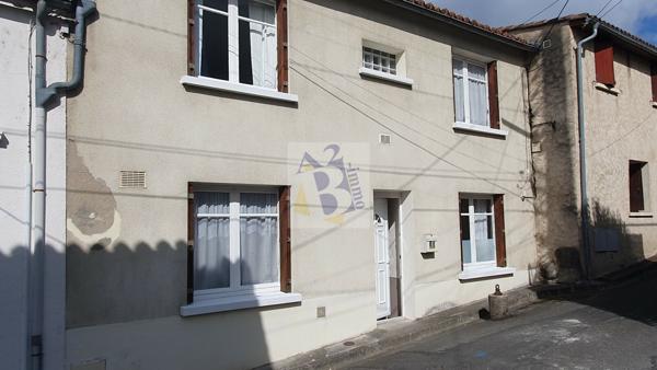 Location maison de ville Angouleme (16000), 74.00m² avec 3 pièce(s) dont 2 chambre(s). Agence Allard Brimeaud