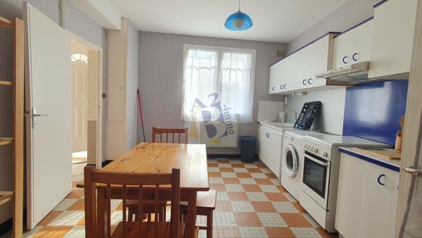 Location maison de ville Angouleme (16000), 74.00m² avec 3 pièce(s) dont 2 chambre(s). Agence Allard Brimeaud