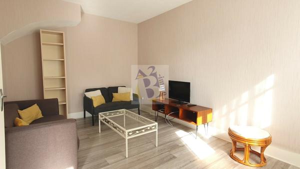 Location maison de ville Angouleme (16000), 74.00m² avec 3 pièce(s) dont 2 chambre(s). Agence Allard Brimeaud