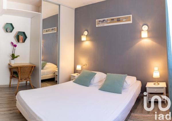 Maison traditionnelle 11 pièces de 322 m² à Saint-Cannat (13760)