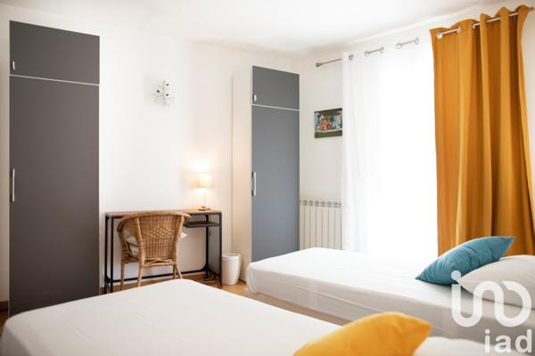 Maison traditionnelle 11 pièces de 322 m² à Saint-Cannat (13760)